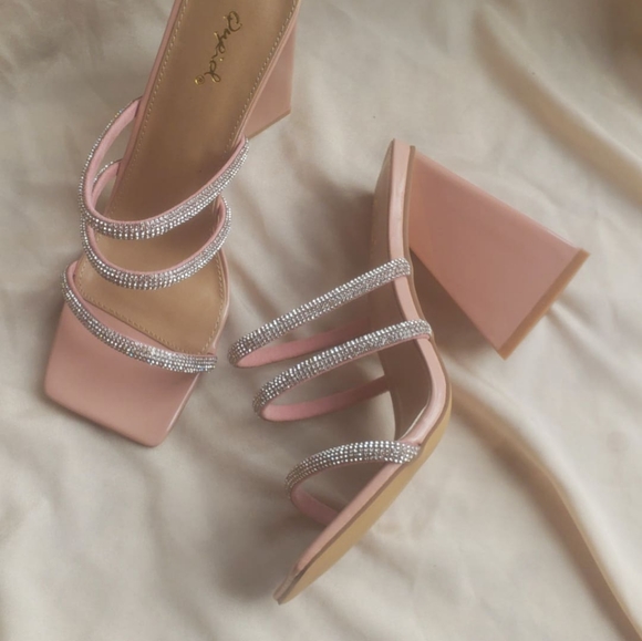 🚨LAST ONE// Blush strappy block heel - Picture 7 of 9